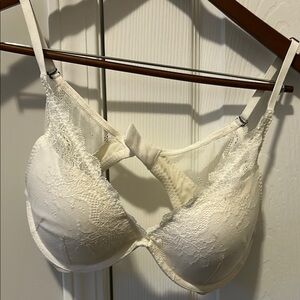 SPANX Cream Lace Underwire Bra Intimates. Plunge front. Like New
